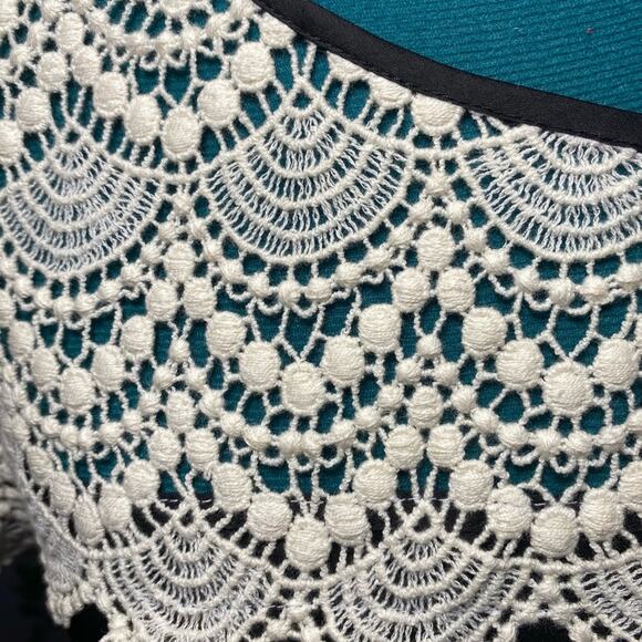 LC Lauren Conrad NWT Top Size Medium Color White and Black - Picture 3 of 6